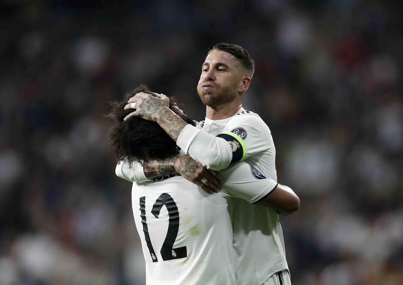 Marcelo celebra su gol con Sergio Ramos. (AP)