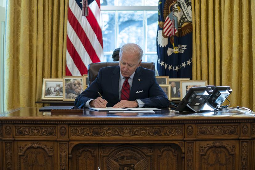 El presidente Joe Biden en la oficina Oval de la Casa Blanca en Washington D. C.