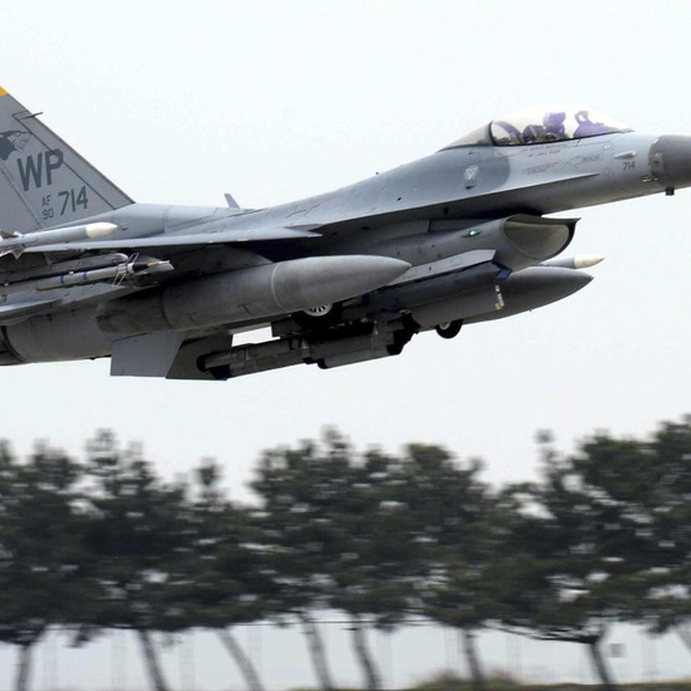 Un caza F-16 de la fuerza aérea estadounidense despega durante unas maniobras conjuntas "Max Thunder" entre Corea del Sur y Estados Unidos.