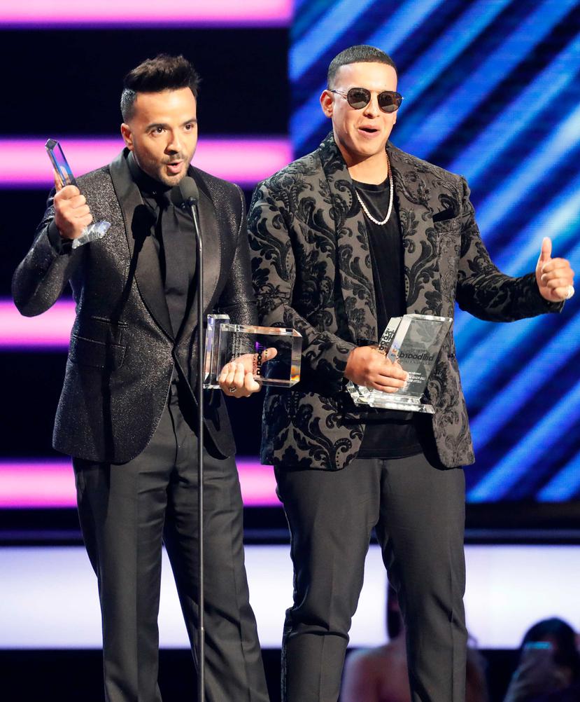Los puertorriqueños Luis Fonsi y Daddy Yankee no pararon de recibir premios en los Billboards. (Foto: AP)