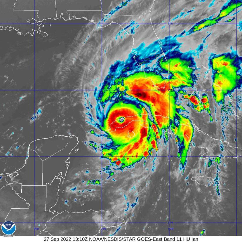 Imagen infrarroja del satélite GOES-East que muestra el ojo del huracán Ian a punto de entrar sobre aguas del Golfo de México en la mañana del martes, 27 de septiembre de 2022.
