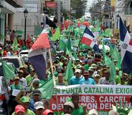Cientos de dominicanos del Movimiento Marcha Verde se manifiestan en Santiago, República Dominicana. (EFE)