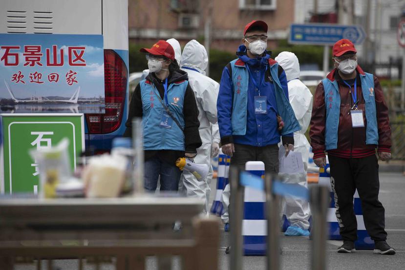 Voluntarios y equipo médico continúa trabajando en la provincia de Hubei donde comenzó el virus. (AP)