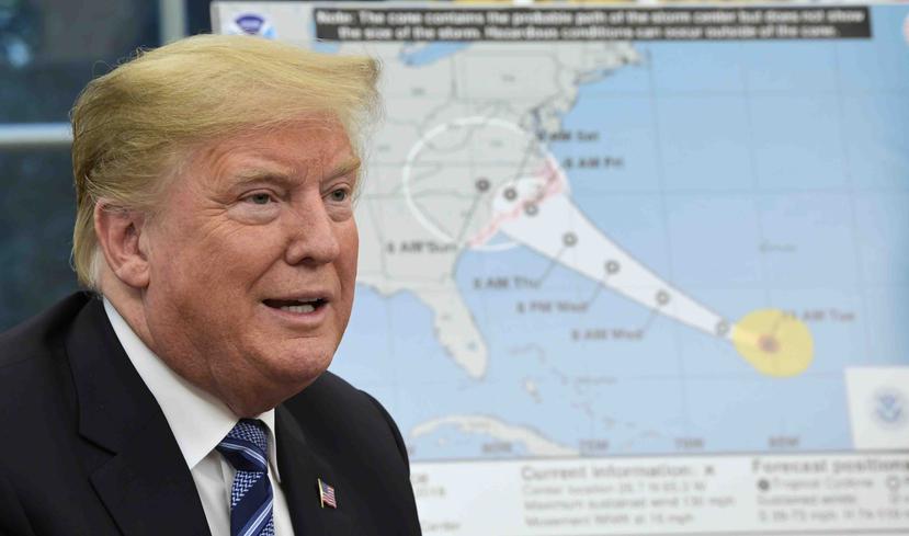 El presidente Donald Trump habla durante una sesión informativa del huracán Florence en la Oficina Oval de la Casa Blanca, en Washington, el martes 11 de septiembre de 2018. (AP/Susan Walsh)