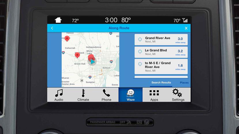 Disponible mundialmente a través de Ford SYNC AppLink, los usuarios de Waze pueden simplemente conectar su iPhone en un vehículo equipado con SYNC 3 y proyectar la aplicación directamente en la pantalla táctil de su automóvil.