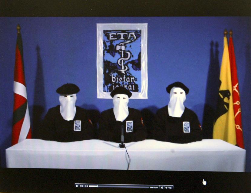 Imagen tomada de la página digital del diario GARA de un vídeo emitido por la organización terrorista ETA (EFE/Alfredo Aldai).