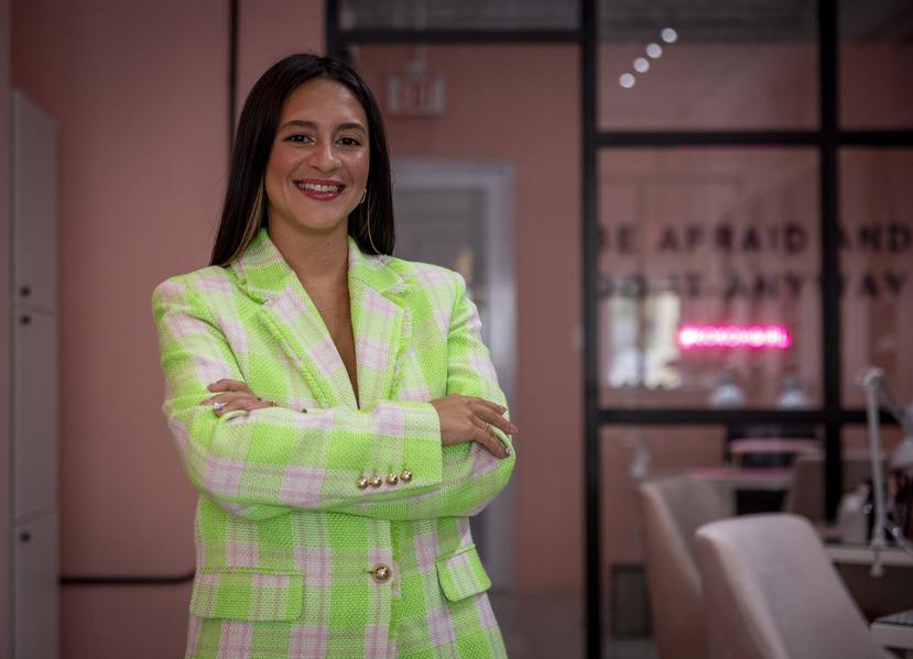 Kiara Rodríguez se sostuvo de la disciplina, la consistencia y la perseverancia para emprender su negocio, mientras continúa enfocada en la educación para mantenerse a la vanguardia de este campo.
