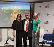 De izquierda a derecha Maite Jordán, directora del programa de Rones de Puerto Rico; Zoilo Rodríguez, productor de LUSCA Film Fest; y Rosi Acosta, directora del Programa de Desarrollo de la Industria Cinematográfica.