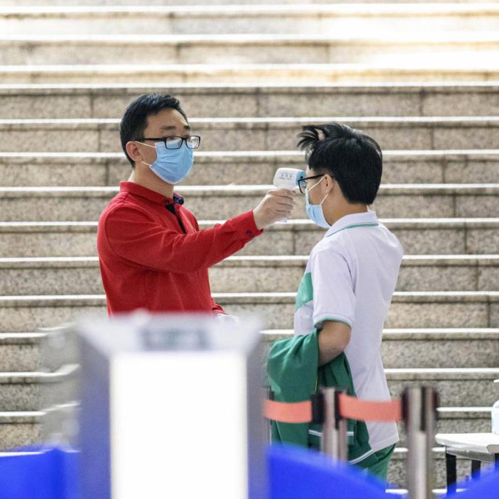 La OMS ha solicitado a China la circulación de los patógenos más conocidos, entre ellos la gripa, el VRS (virus sincitial respiratorio), el ‘Mycoplasma pneumoniae’ y el SARS-CoV-2, ya que frente al reciente rebrote se quiere evitar que los casos se multipliquen.