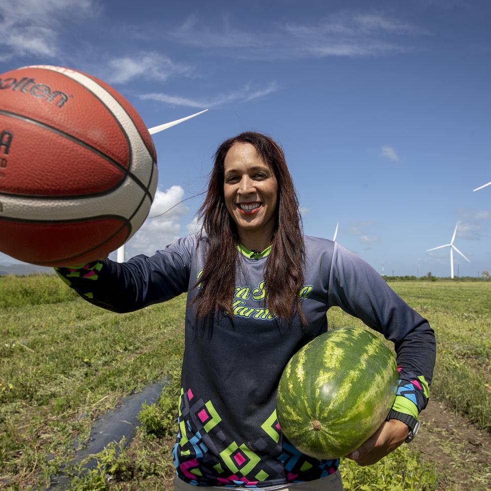 Carla Escalera concluyó su carrera como baloncelista en 2013 en el Baloncesto Superior Nacional Femenino, año en que incursionó de lleno en la agricultura.