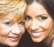 Alba Reyes junto a su madre Elena Santos. (GFR Media)