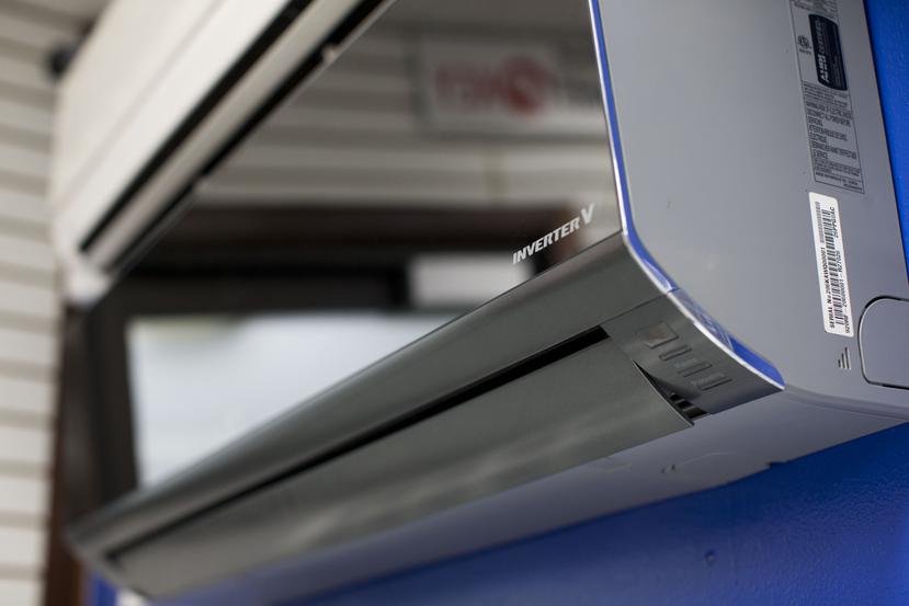 Sustituir el acondicionador de aire con un ‘inverter’ aplica si ya se usa una unidad de ventana o de pared de alto consumo. También conviene poner la temperatura a 72 grados o más.