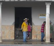 Miles de personas desalojan sus hogares ante el inminente paso del huracán Ian por Cuba.