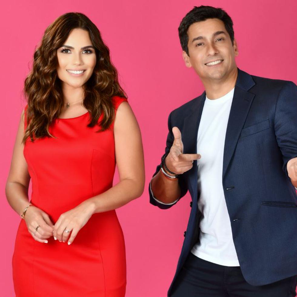 Los presentadores Karina Banda y Rafael Araneda son quienes se encargan de presentar a "los flechados".