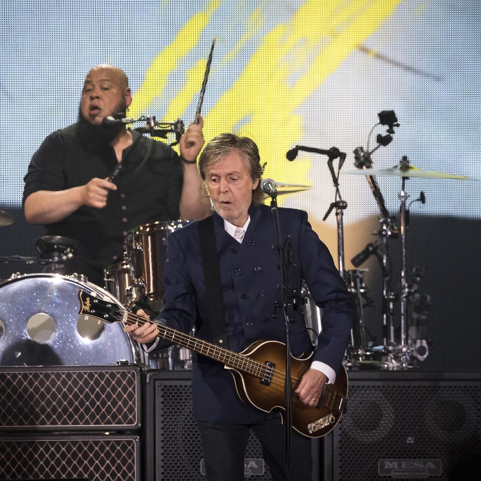 Paul McCartney actúa durante su gira "Got Back" el 16 de junio de 2022 en el estadio MetLife de East Rutherford, Nueva Jersey.