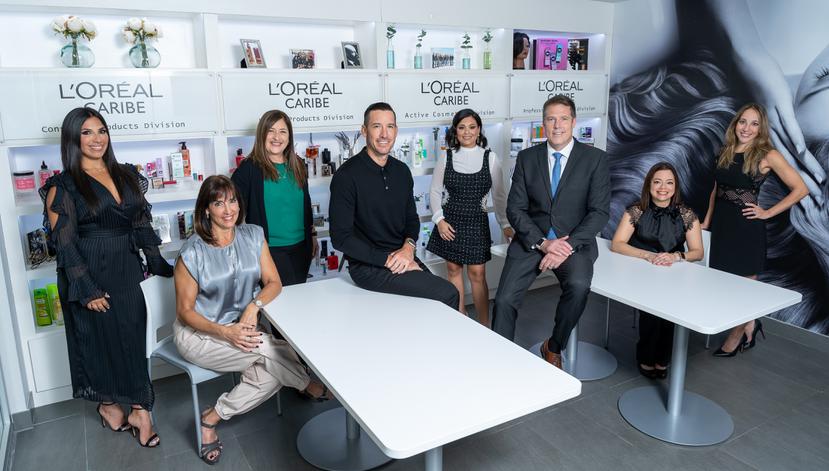 En la foto, miembros de los equipos gerenciales de DDB Latina y L'Oréal.