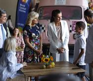 Jill Biden y Letizia, en su visita a uno de los centros de refugio para ucranianos ubicados en Madrid.