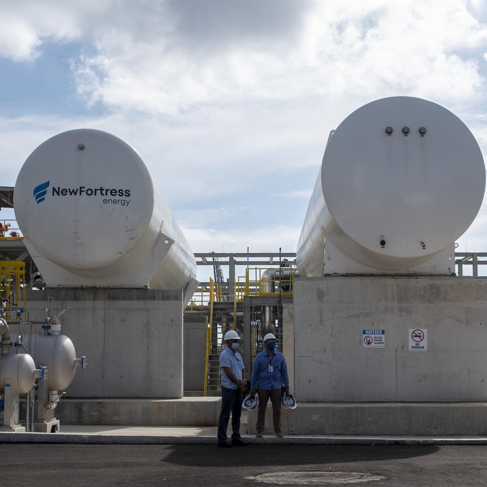 La empresa New Fortress Energy suple gas natural a las unidades #5 y 6 de la central San Juan de la AEE.