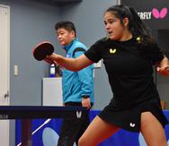 Durante seis horas y media, Adriana Díaz practica diariamente con el exentrenador de la selección de Japón, Jian Qiu, en su centro en Osaka, Japón.