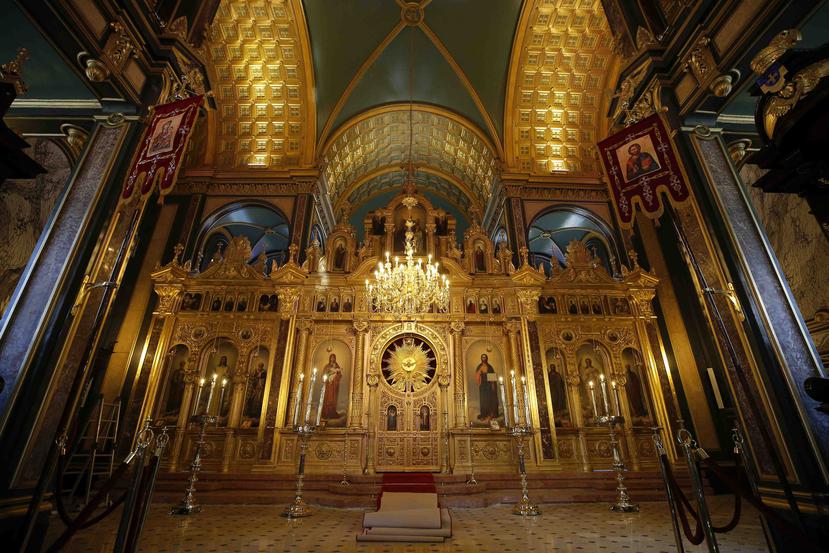 El interior de la Iglesia Sveti Stefan, o mejor conocida como "Iglesia de Hierro", ubicada en Estambul. (AP)