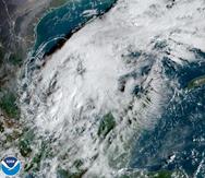 Foto satelital de la tormenta tropical Karl sobre el Golfo de México.