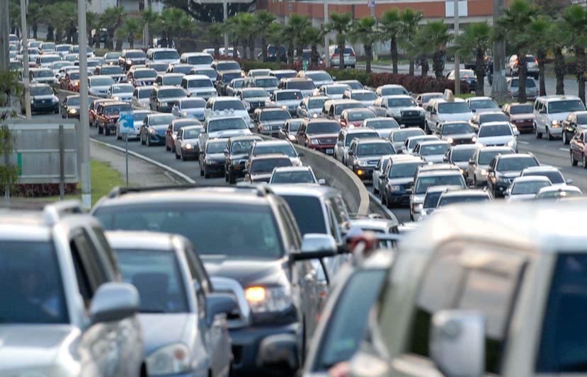 El 92 % de los puertorriqueños usa el auto como medio de transporte. (GFR Media)