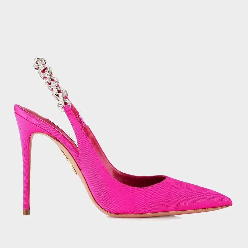 Si vas de rosa desde la cabeza hasta los pies, aquí una alternativa de la marca Aquazzura.  El modelo llamado “Love Link Sling” te espera  en Olivia Boutique, en Condado.   