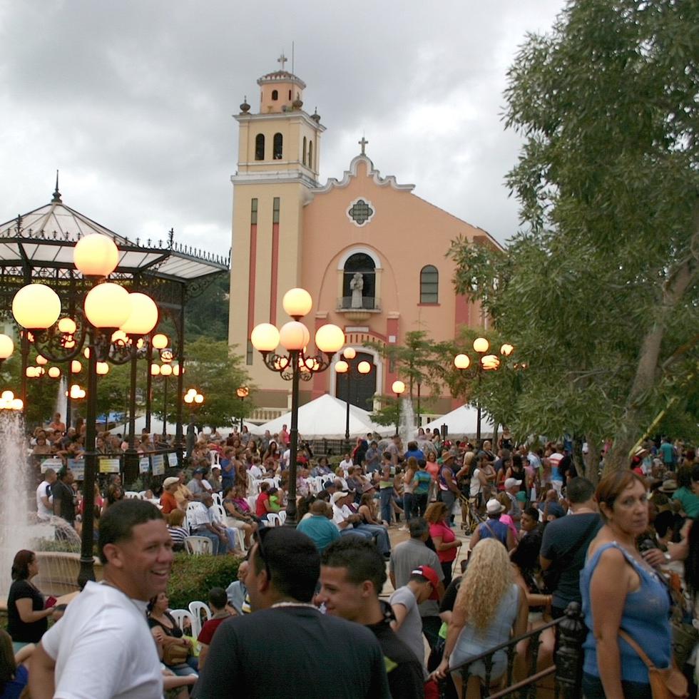 La Feria Nacional de Artesanías en Barranquitas es considerada como la más antigua de Puerto Rico.