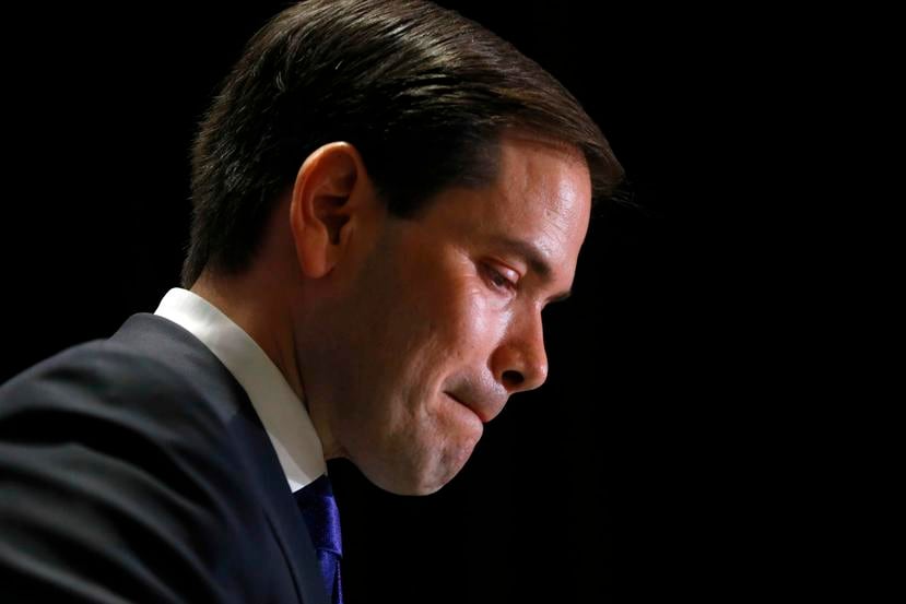 Acompañado por su esposa y sus cuatro hijos, Marco Rubio dijo en Miami que renuncia a su sueño de ser presidente en 2016 y “quizás para siempre”.