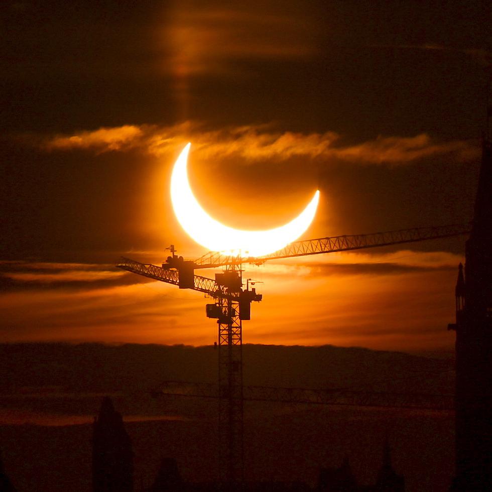 Foto de archivo de un eclipse solar visto desde Canadá.