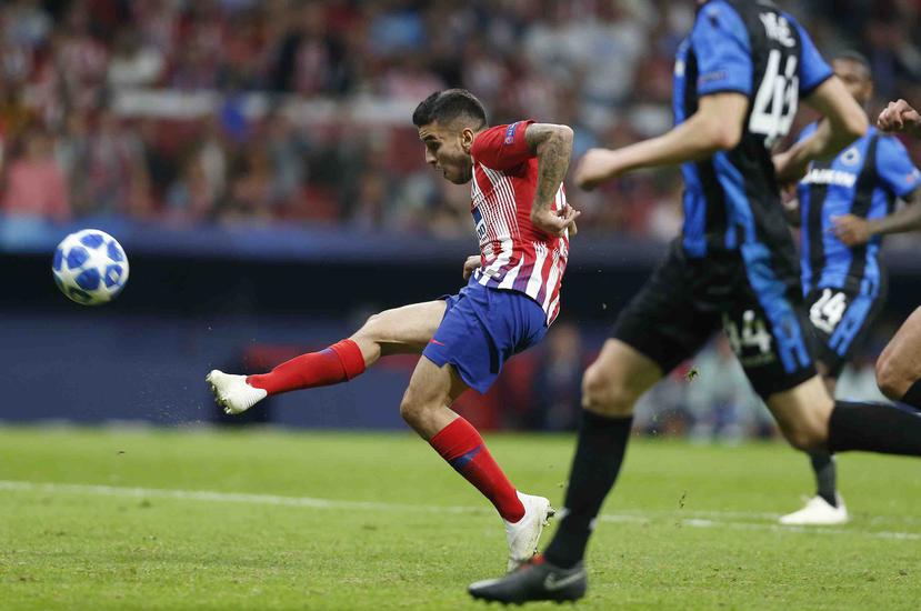 Un gol en la segunda mitad del suplente argentino Ángel Correa dio al Atlético la victoria sobre Real Betis en la liga española. (AP / Paul White)