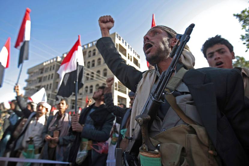 Los rebeldes en Yemen afirmaron que el blanco del proyectil era el palacio real en la capital saudí (AP).