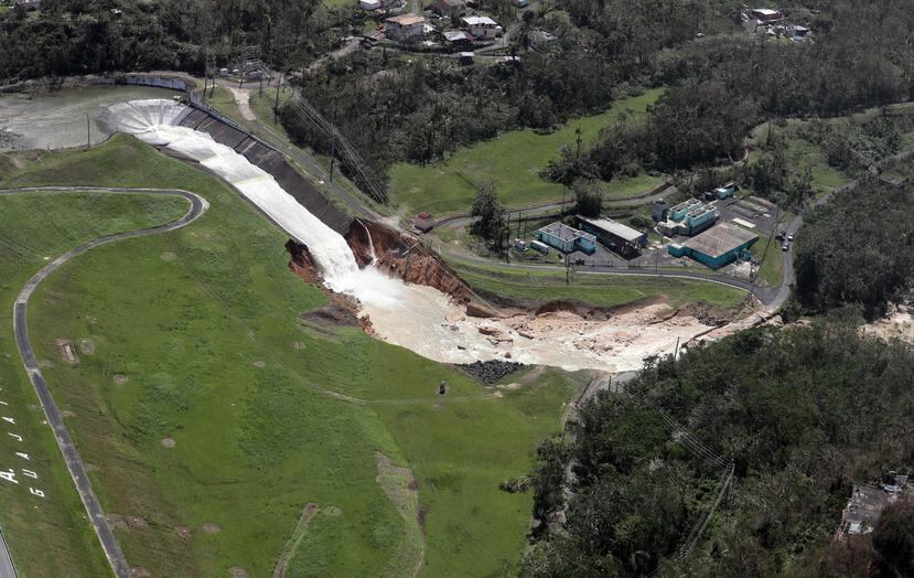 Vista aérea de cómo lucía la represa días después del paso del huracán María. (GFR Media)