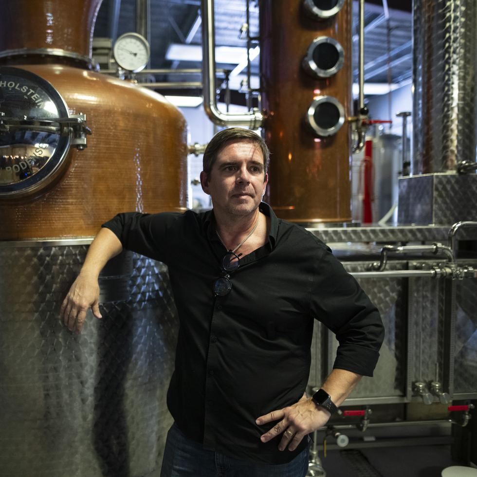 José Muñoz, un ex empleado de la industria de bebidas alcohólicas, es el creador y presidente de Ron Artesano.