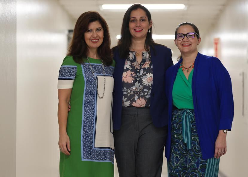 Las catedráticas -desde la izquierda- Evangelia Morou Bermúdez, Carmen J. Buxó Martínez y Karen G. Martínez González buscan reclutar 200 madres.