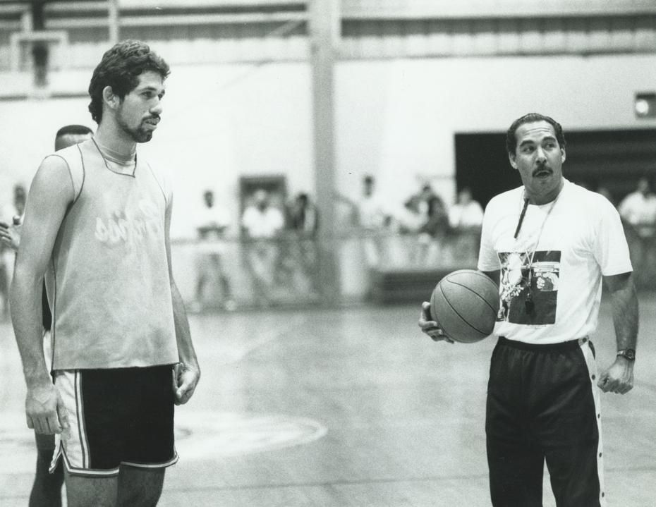 Rivera durante su comienzos como coach en el BSN en 1990.