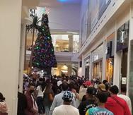 Imagen que se hizo viral del centro comercial Plaza Las Américas durante el fin de semana.