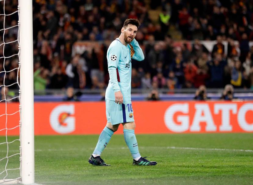 Lionel Messi, del Barcelona, tras desperdiciar una ocasión de gol en el partido contra la Roma por los cuartos de final de la Liga de Campeones, en Roma. (AP)
