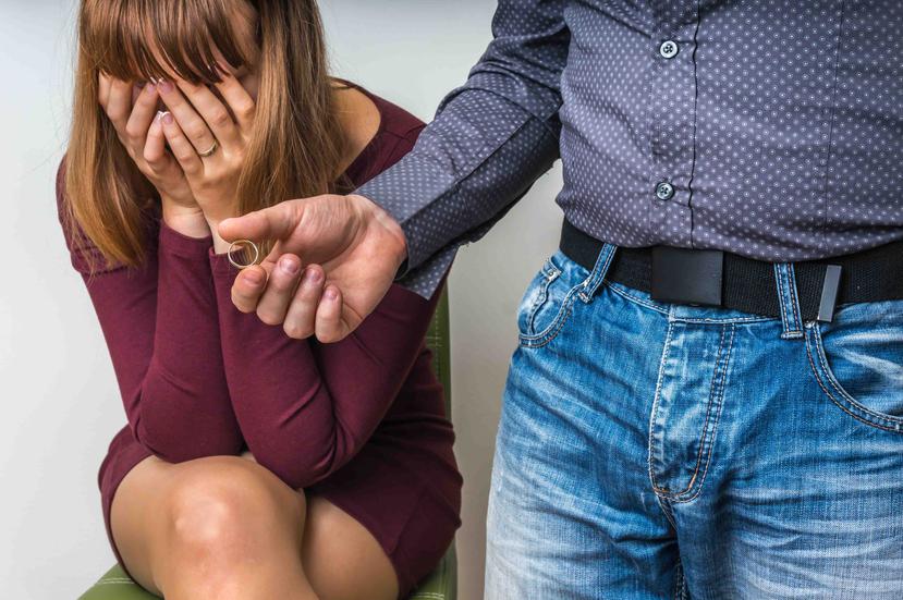 Una de las primeras fases que experimentas durante una infidelidad es la negación. (Shutterstock)