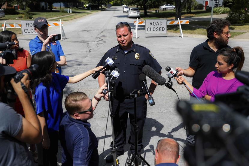 Doug Doherty, jefe de la policía en Bellbrook, habla con reporteros sobre el tiroteo en Dayton, Ohio el fin de semana. (AP/John Minchillo)