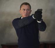 En esta imagen difundida por Metro Goldwyn Mayer Pictures, Daniel Craig en una escena de "No Time To Die." (Nicola Dove/Metro Goldwyn Mayer Pictures vía AP)