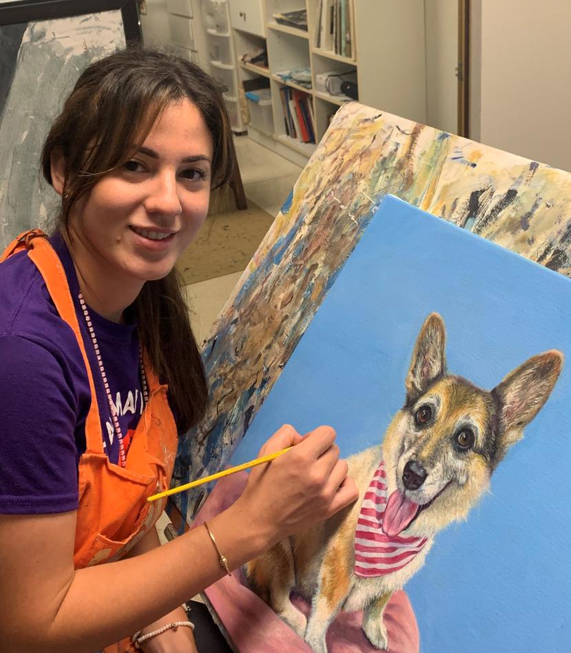 La puertorriqueña Michaela Soto se dedica a trabajar obras en óleo sobre lienzo de mascotas.