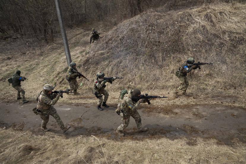 Soldados ucranianos durante un ejercicio militar al oeste del país.