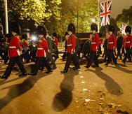 Ensayo nocturno del cortejo fúnebre para el traslado del féretro de 'la reina Elizabeth II por las calles de Londres.