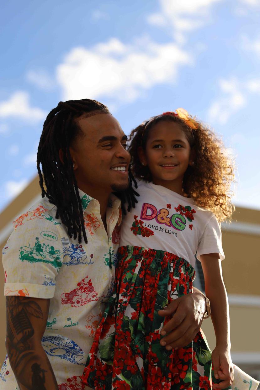 El artista quiso que su hija apareciera con él en el vídeo del tema “Mi niña”, el cual le compuso. (Suministrada)