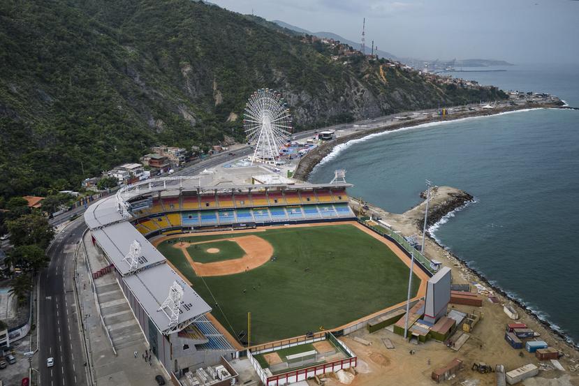 Vista del estadio de béisbol Jorge Luis García Carneiro en La Guaira, Venezuela, sede de varios juegos de la Serie del Caribe.