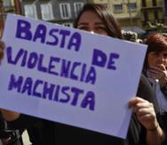 “Basta de la violencia Machista”, lee un letrero que forma parte de la Protesta de Mujeres en Pamplona, España. (The Associated Press/ Álvaro Barrientos)
