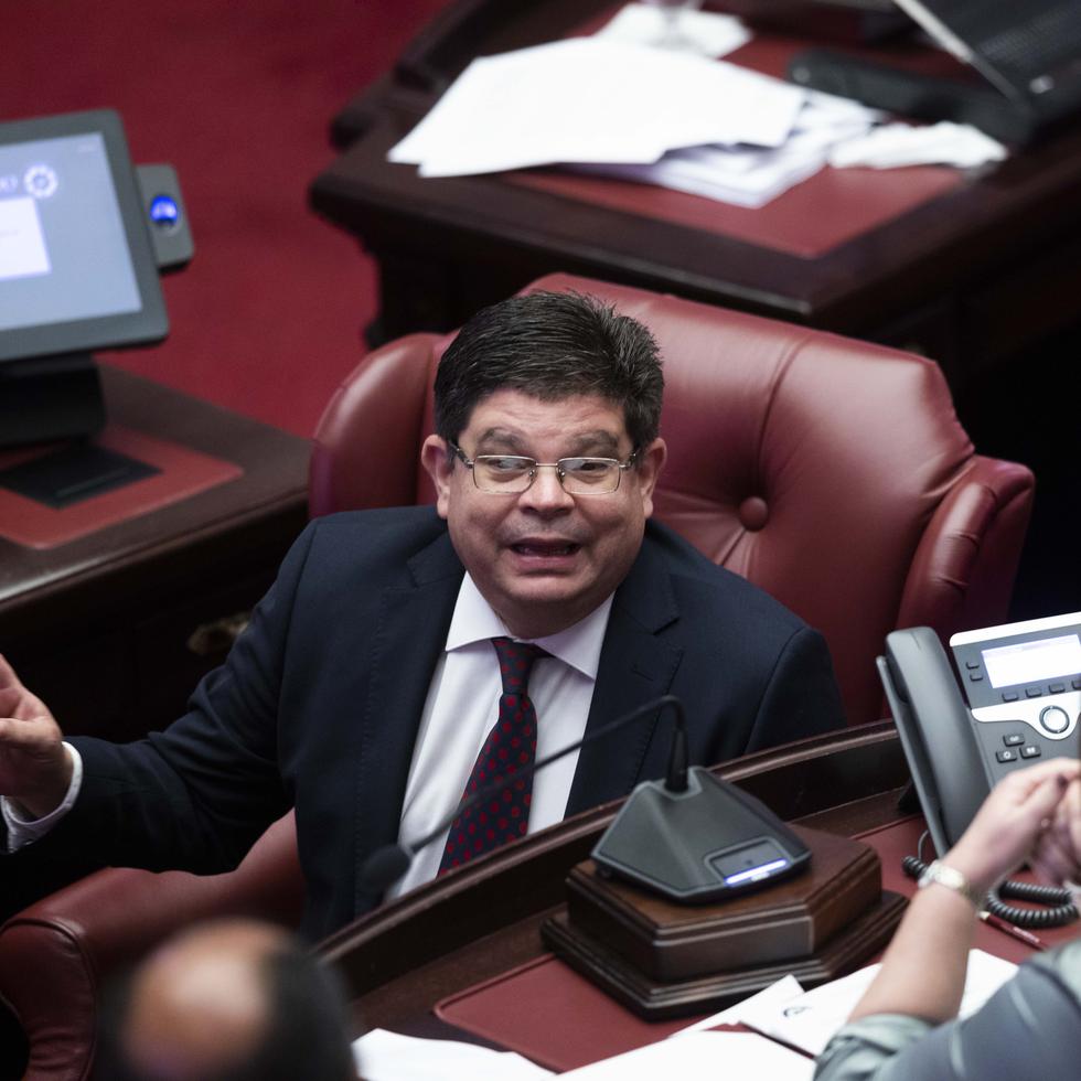 El portavoz de la mayoría popular en el Senado, Javier Aponte Dalmau, propone reducir el salario de los legisladores y eliminar las restricciones sobre los ingresos de otras fuentes que pueden recibir.