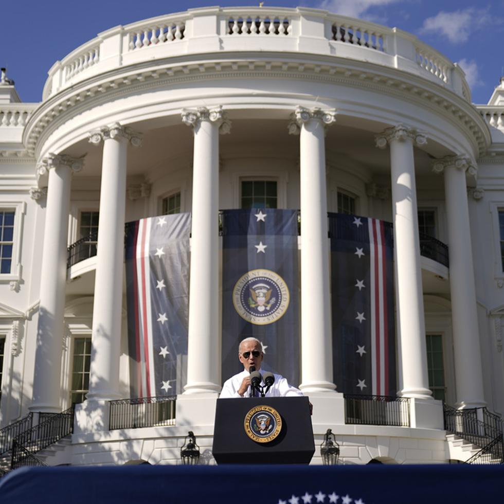 El presidente Joe Biden habla sobre la Ley de Reducción de la Inflación en el jardín de la Casa Blanca, 13 de septiembre de 2022. (AP Foto/Andrew Harnik, Archivo)