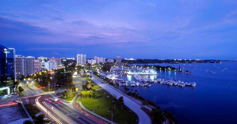 Además de hermosas playas, Sarasota cuenta con museos y centros de entretenimiento de clase mundial, magníficos distritos comerciales, excelentes restaurantes y divertidas atracciones para toda la familia.
